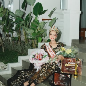  Ida Ayu Carissa Putri Raih Gelar Puteri Batik Indonesia 2024, Harumkan Nama Jawa Timur dan SMA Pembangunan Jaya Sidoarjo